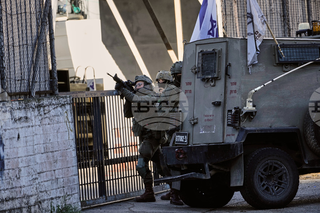 Израелски войници убиха палестински тийнейджър на Западния бряг, съобщиха израелската армия и палестинското здравно министерство