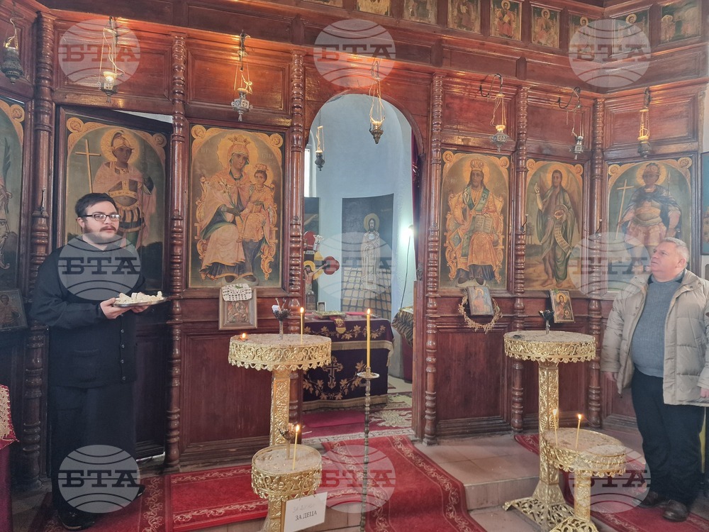 Разград - храм „Св. Георги Победоносец“ - литургия