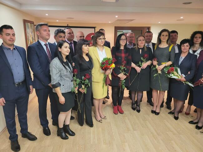Нинова в Търново: Винаги ще защитаваме жените от насилие, но искаме да сме майки, а не родител 1