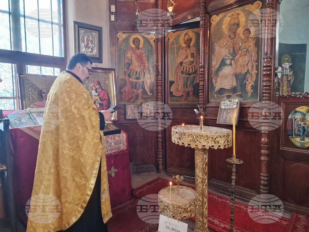 Разград - храм „Св. Георги Победоносец“ - литургия