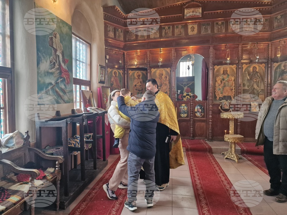 Разград - храм „Св. Георги Победоносец“ - литургия