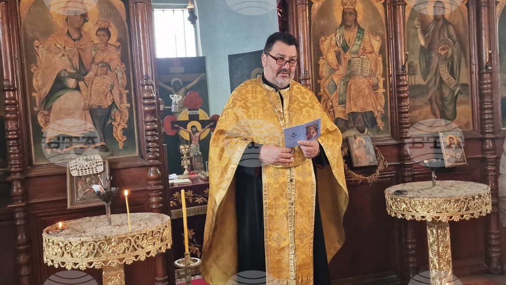 Посланието на Църквата винаги е за мир, здраве и любов, каза отец Дмитрий Терзи в Разград