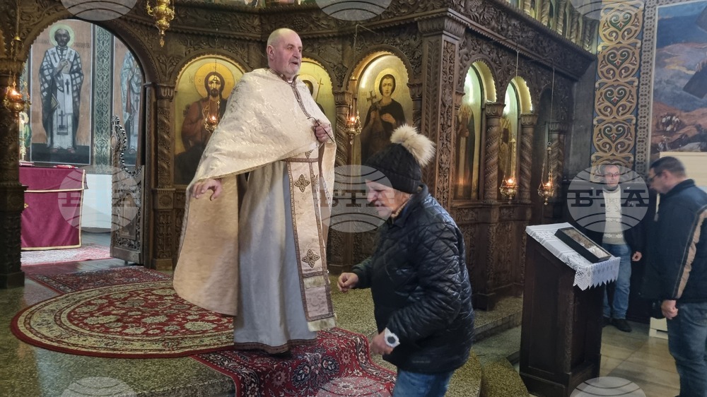 Търговище - неделна служба - отец Димитър Захариев