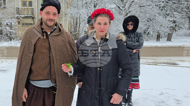 Пресъздаването на обичая Дойлада в ловешкото село Радювене събра близо 20 участници