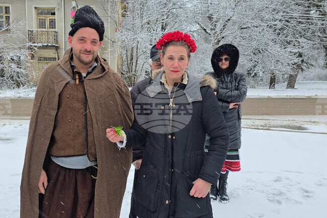 Пресъздаването на обичая Дойлада в ловешкото село Радювене събра близо 20 участници