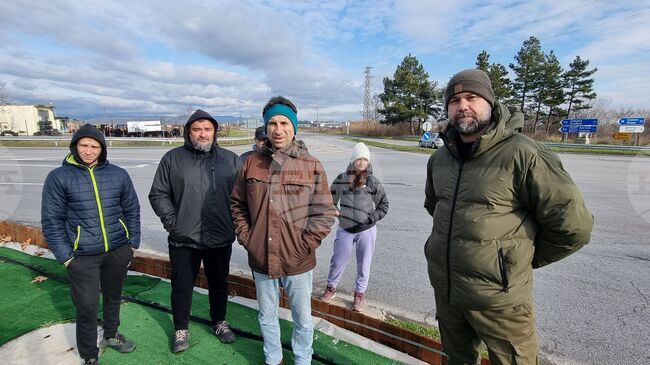 Жители на Ямбол протестират срещу забавен ремонт на надлеза при западния вход на града