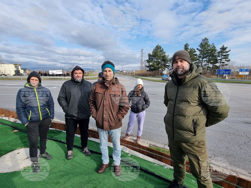 Жители на Ямбол протестират срещу забавен ремонт на надлеза при западния вход на града