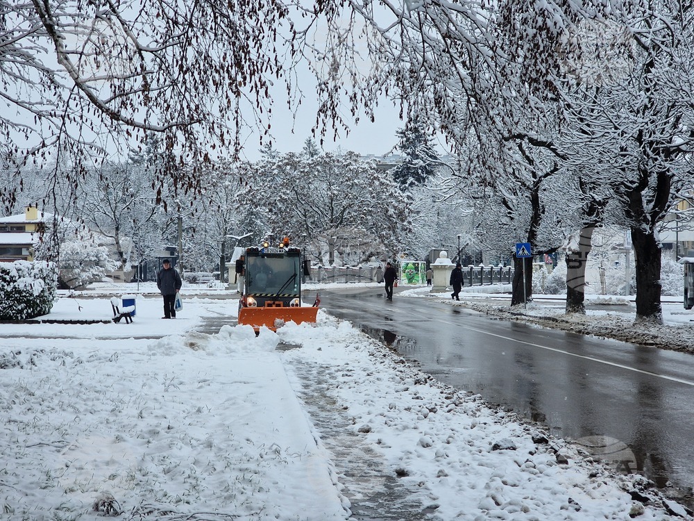Разград - улици - сняг - почистване