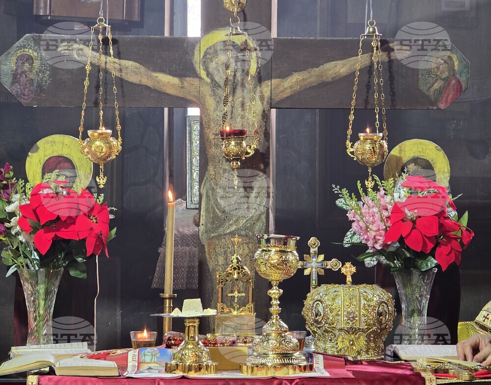 Село Сланотрън - храм „Успение Богородично“ - литургия