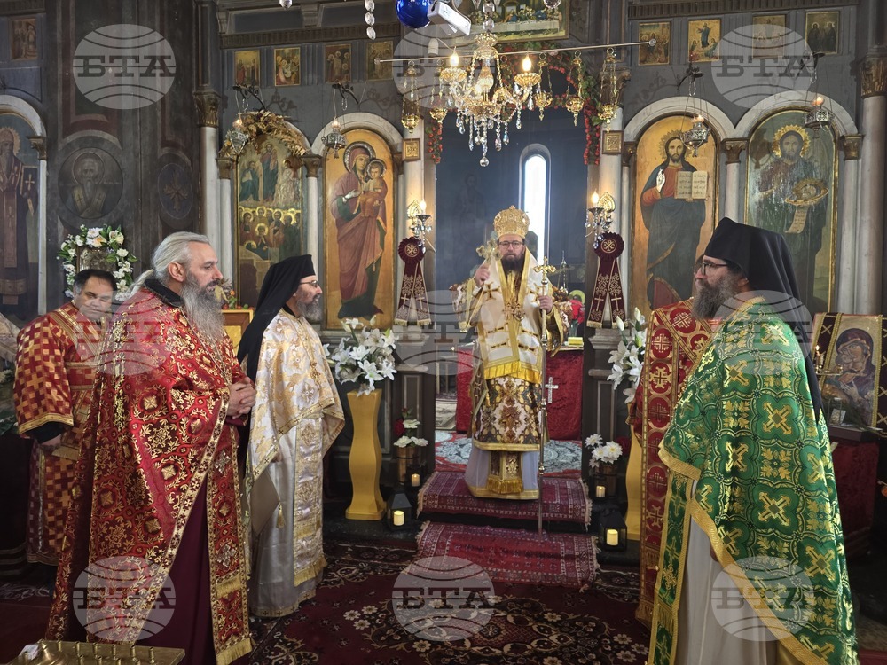 Село Сланотрън - храм „Успение Богородично“ - литургия