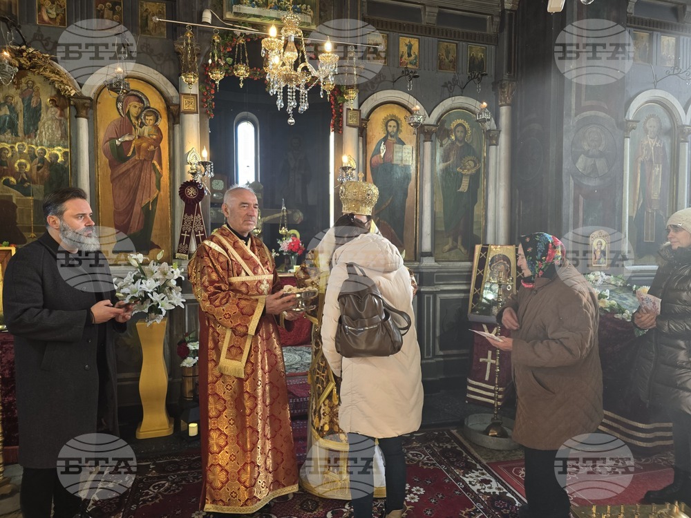 Село Сланотрън - храм „Успение Богородично“ - литургия