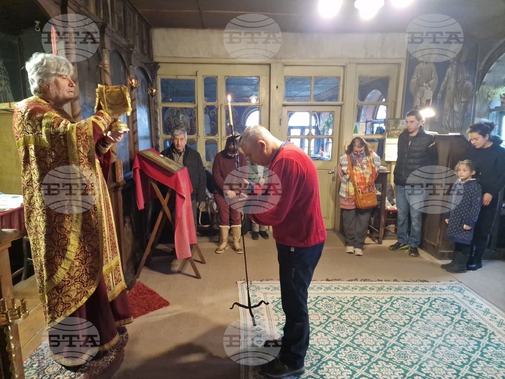 Велико Търново - Неделна литургия в параклис „Св. Евтимий, патриарх Търновски“ към храм „Св. Никола“