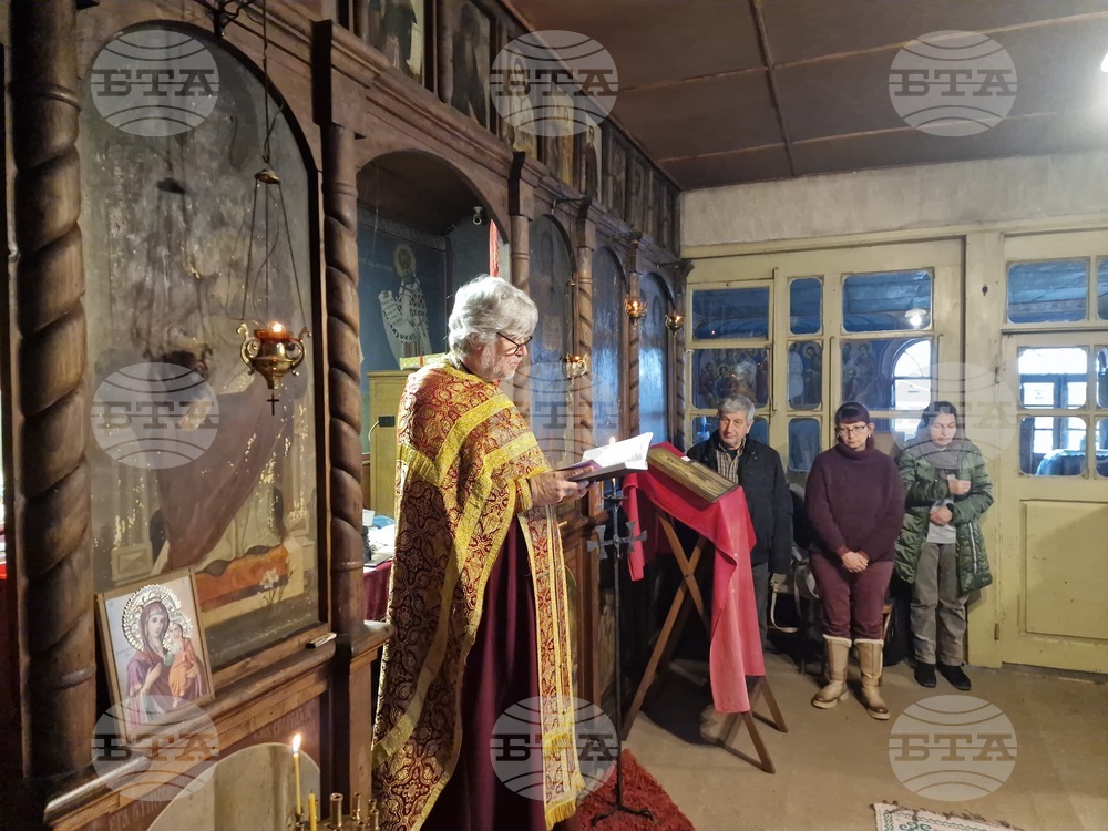 Велико Търново - Неделна литургия в параклис „Св. Евтимий, патриарх Търновски“ към храм „Св. Никола“