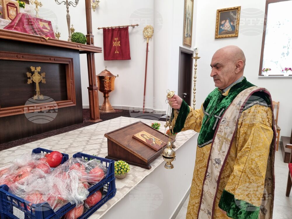 Ямбол - Арменска църква - служба за Рождество