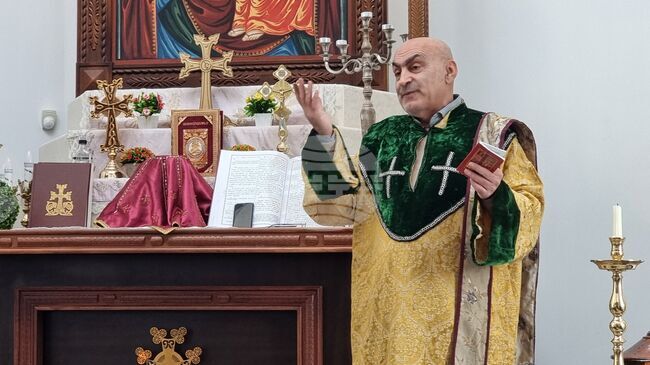 Да вървим по пътя и светлината, показани ни с Рождеството на Божия син, каза дякон Вартан Ананян в арменската църква „Сурп Агоп” в Ямбол