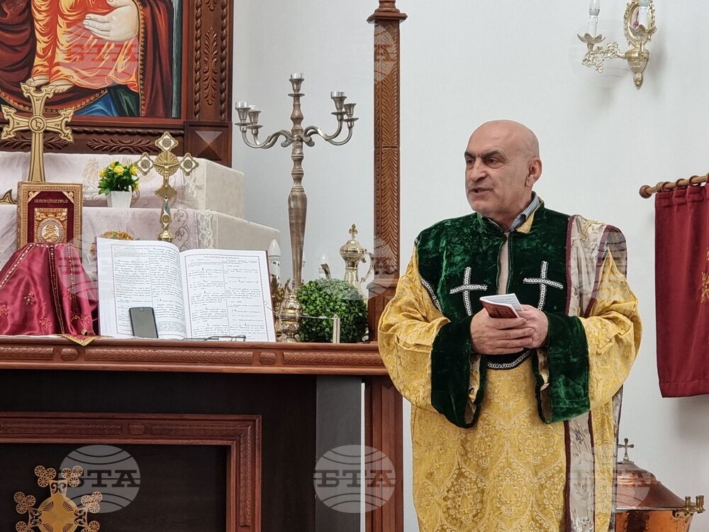 Ямбол - Арменска църква - служба за Рождество