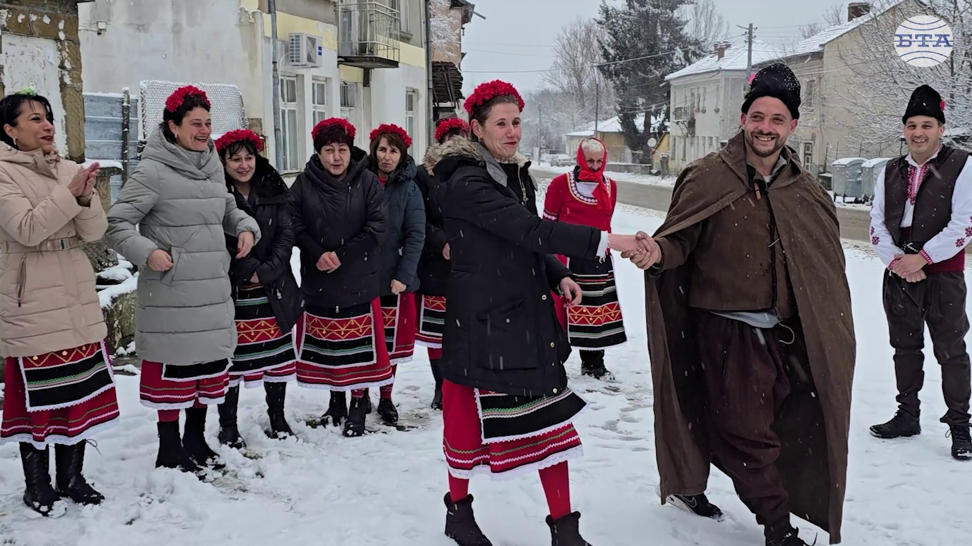 Пресъздаването на обичая Дойлада в ловешкото село Радювене събра близо 20 участници