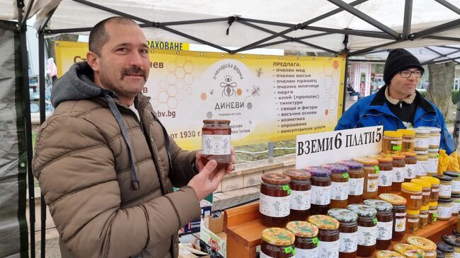 Номадско пчеларство в три области на страната и производство на домашен оцет развива семейна ферма от новозагорското село Омарчево
