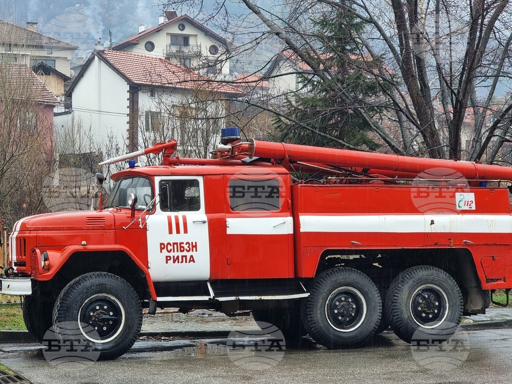 Ликвидирани са общо 65 пожара в страната през изминалото денонощие, пострадала е жена