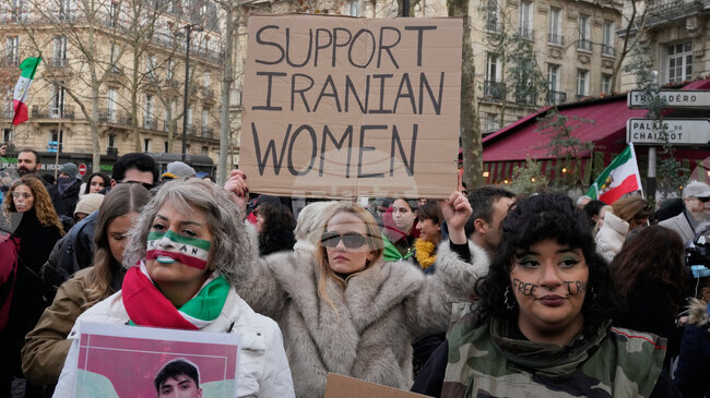 Иран извика европейски дипломати заради подкрепа за протестиращите