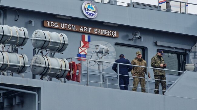 Турският военен кораб "Ариф Екмекчи" акостира в Бургас за представяне на Противоминната военноморска група в Черно море