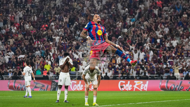 Два гола на Рафиня донесоха 16-а Суперкупа на Испания на Барселона