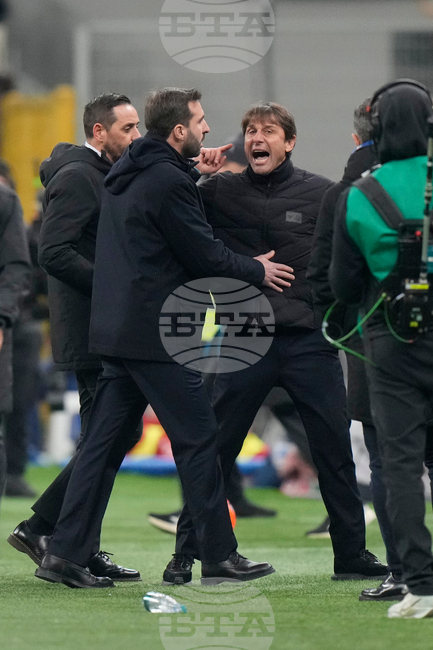 Антонио Конте е крещял "Не ви ли е срам?!" към четвъртия съдия на мача Интер - Наполи