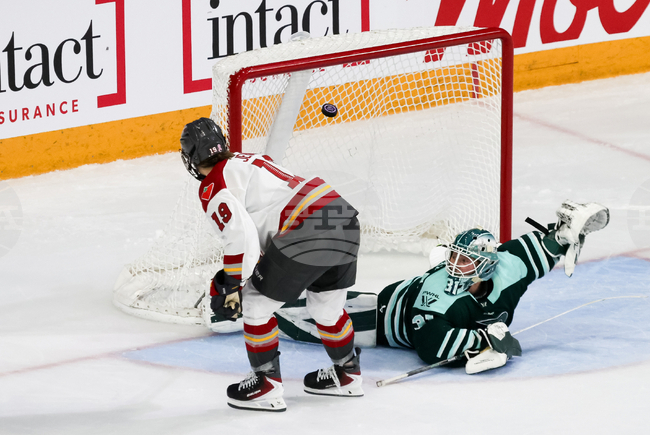 PWHL Fleet Charge Hockey