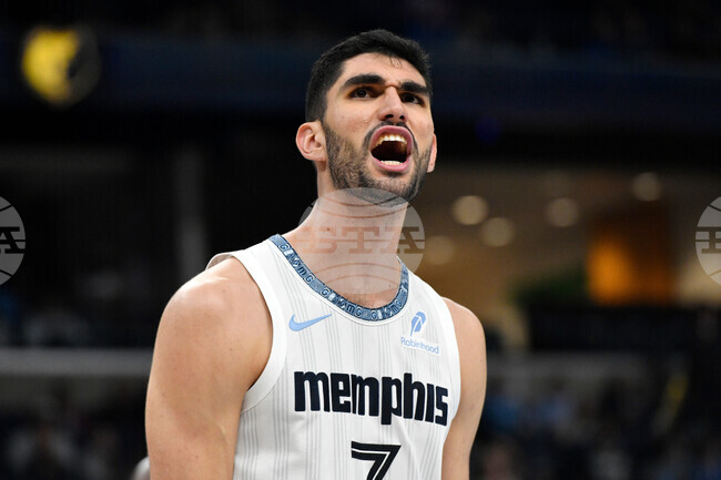 Баскетболистът на Мемфис Гризлис Санти Алдама ще претърпи операция