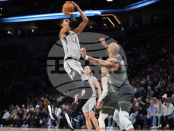 Spurs Timberwolves Basketball