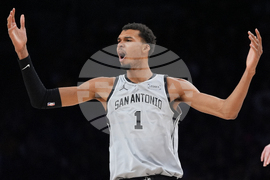 Spurs Timberwolves Basketball