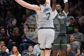 Spurs Timberwolves Basketball