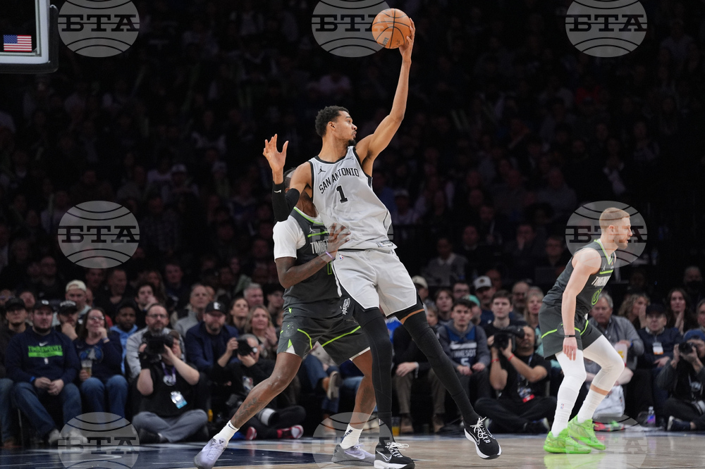 Spurs Timberwolves Basketball