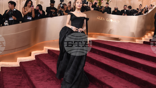 Знаменитостите заложиха на черното и блясъка на стария Холивуд на червения килим за наградите „Златен глобус"