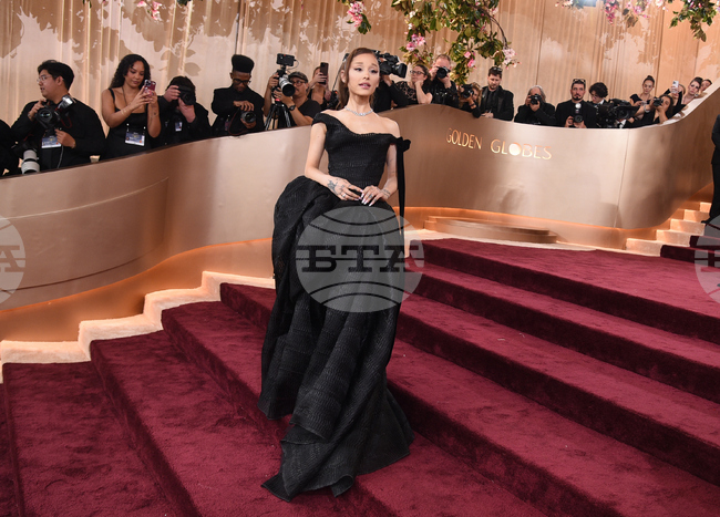 Знаменитостите заложиха на черното и блясъка на стария Холивуд на червения килим за наградите „Златен глобус"