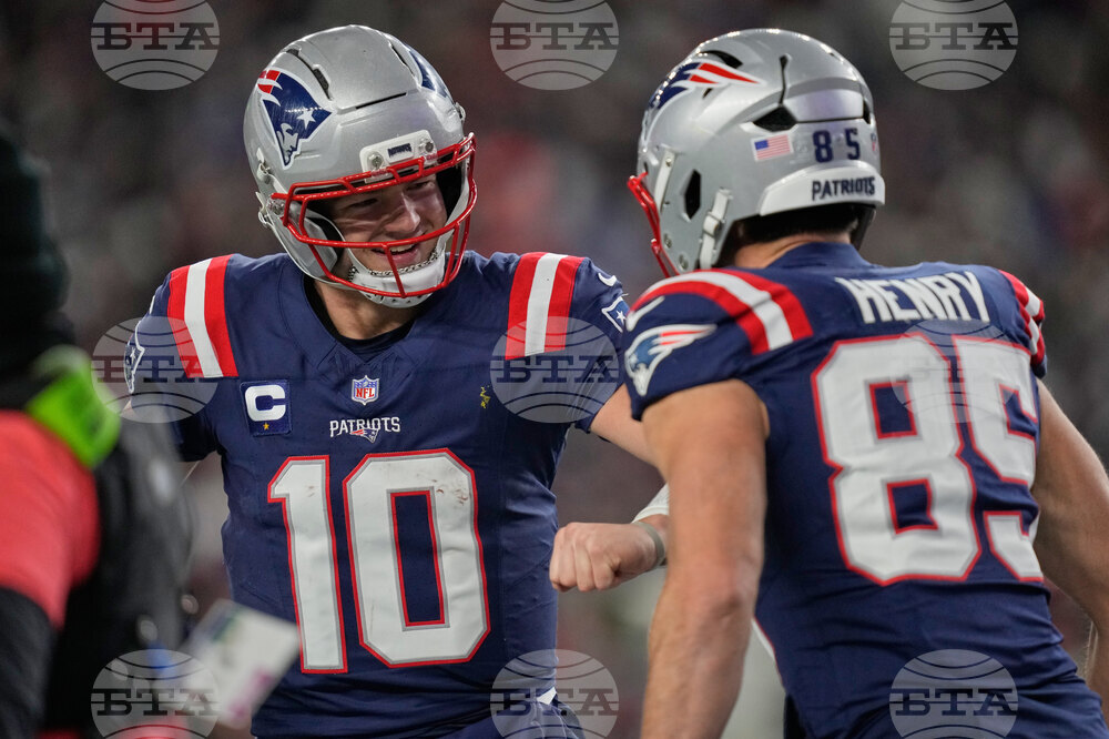 Chargers Patriots Football