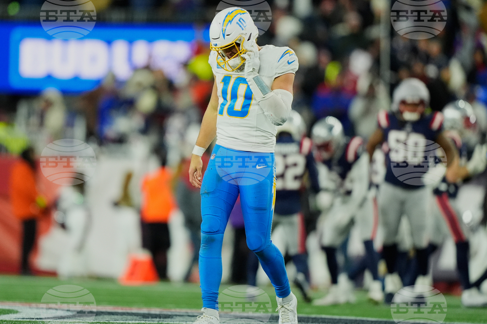 Chargers Patriots Football