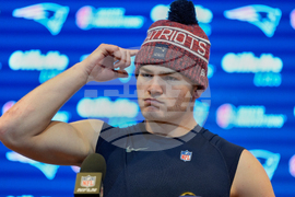 Chargers Patriots Football