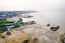 Nigeria-Dredging Dangers