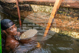 Nigeria-Dredging Dangers