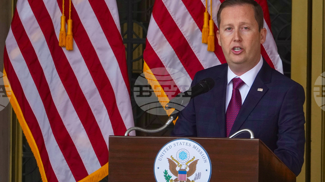 ПТИ: Новият американски посланик в Делхи връчи акредитивните си писма на индийския президент