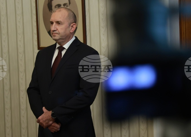 В близките дни ще бъде връчен вторият мандат за съставяне на правителство на ПП-ДБ, съобщи президентът Румен Радев