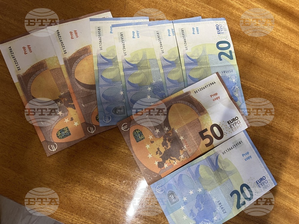 Полицията установи младежи, опитали се да платят с неистински евробанкноти във Велико Търново 