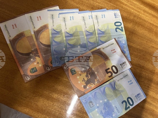 Полицията установи младежи, опитали се да платят с неистински евробанкноти във Велико Търново 