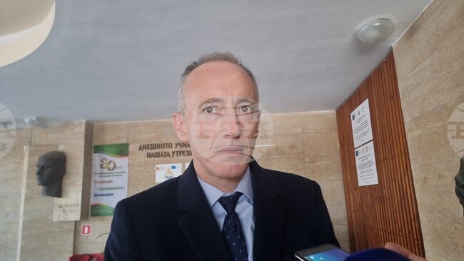 Важно е учениците да прекарват по-малко време пред екраните, защото това е една от причините да ерозира мотивацията за учене, смята Красимир Вълчев