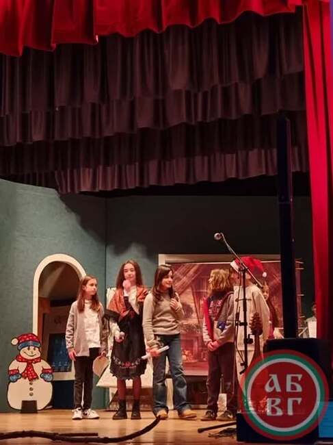 Тържество „Новогодишен калейдоскоп“ беше организирано в Българското училище „Христо Ботев“ в Страсбург, Франция