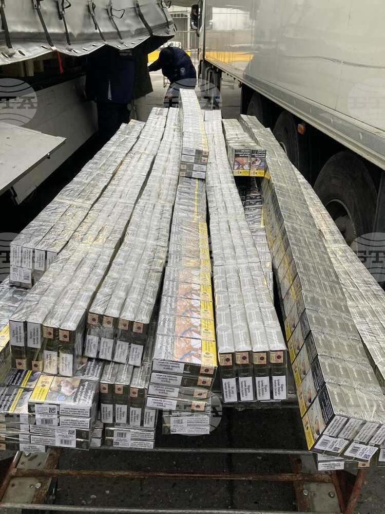 Над 245 000 къса контрабандни цигари откриха при две проверки митничари на "Капитан Андреево"