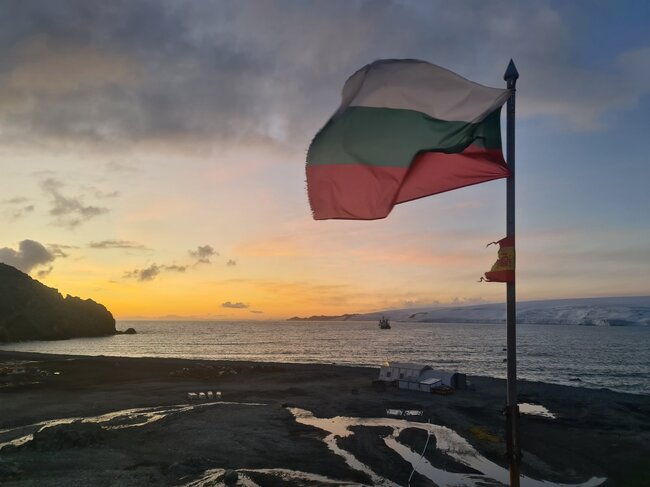 Югозападно държавно предприятие ДП Благоевград: Служител на ЮЗДП – Благоевград е част от учените, участващи в 31-вата българска антарктическа експедиция до остров Ливингстън