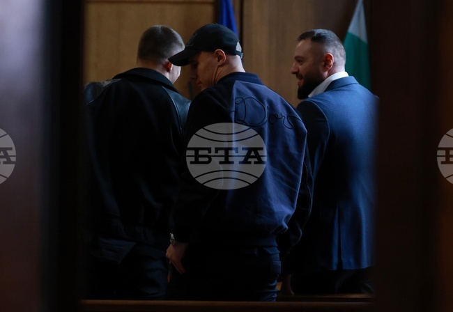 Съдът допусна да бъдат изготвени нова техническа експертиза и две справки по делото за побоя над журналиста Слави Ангелов