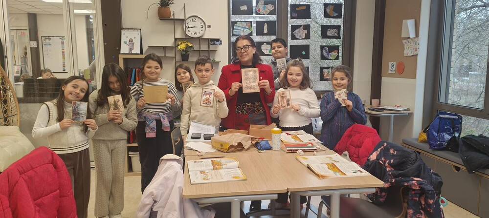 Ученици от училище „Св. св. Кирил и Методий” в Нидерландия се включиха с календари в благотворителна кампания за бездомните животни